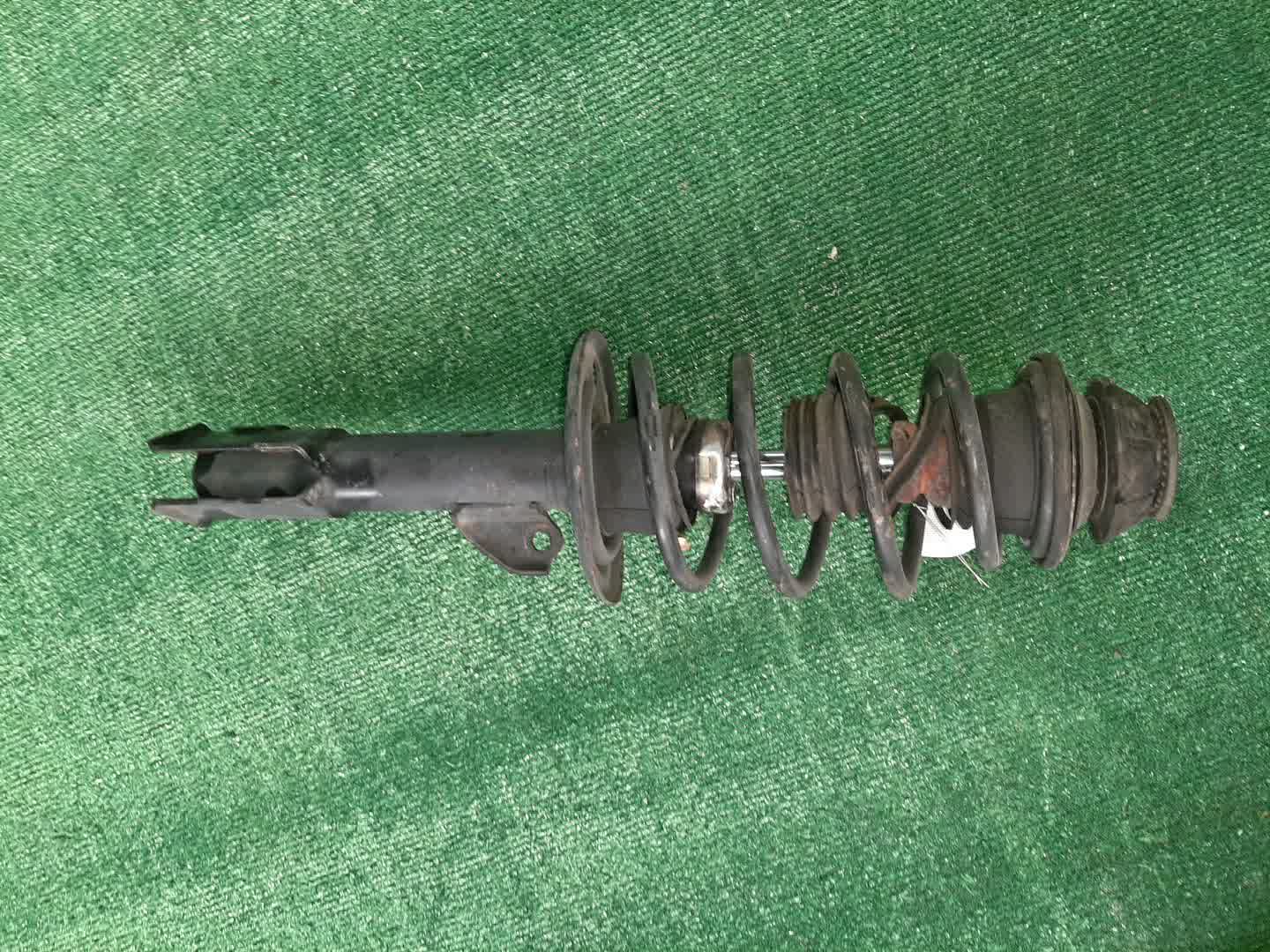 Стойка правая передняя TOYOTA VITZ, RACTIS, BELTA SCP90, KSP90, NCP91, NCP100, SCP100, KSP92, SCP92 2SZ-FE, 1KR-FE, 1NZ-FE 1 ракурс
