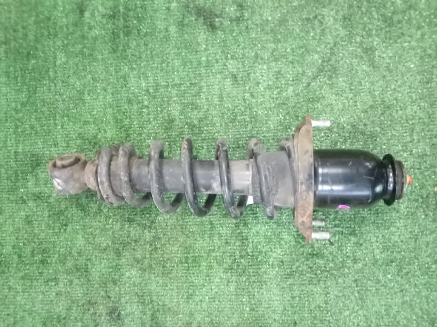 Стойка левая задняя TOYOTA CALDINA, COROLLA, OPA, PREMIO, COROLLA SPACIO, ALLION, COROLLA FIELDER, ALLEX, AVENSIS, COROLLA RUNX, SIENTA, WILL VS, COROLLA  AXIO ST246W, AZT241W, AZT246W, ZZT241W, ZZE124, NZE124, ZCT15, ZRT265, ZZT245, ZRE144G, ZZE124G