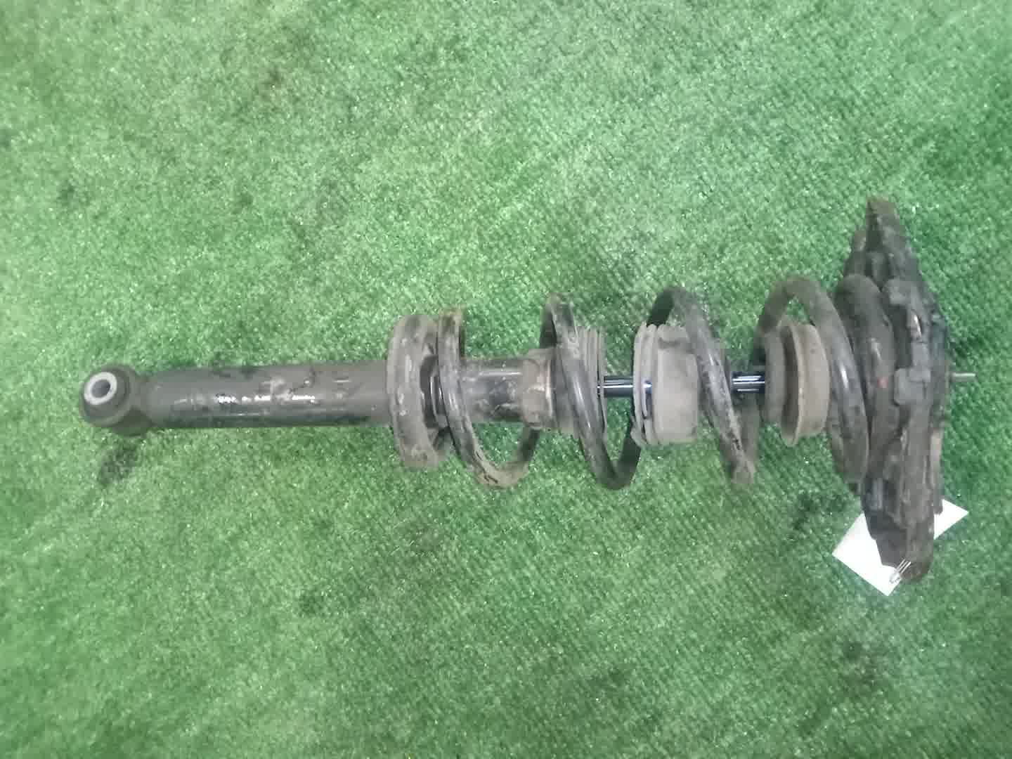 Стойка левая задняя NISSAN SUNNY, BLUEBIRD SYLPHY B15, G10 QG13DE, QG15DE, QG18DD, QG18DE 1 ракурс