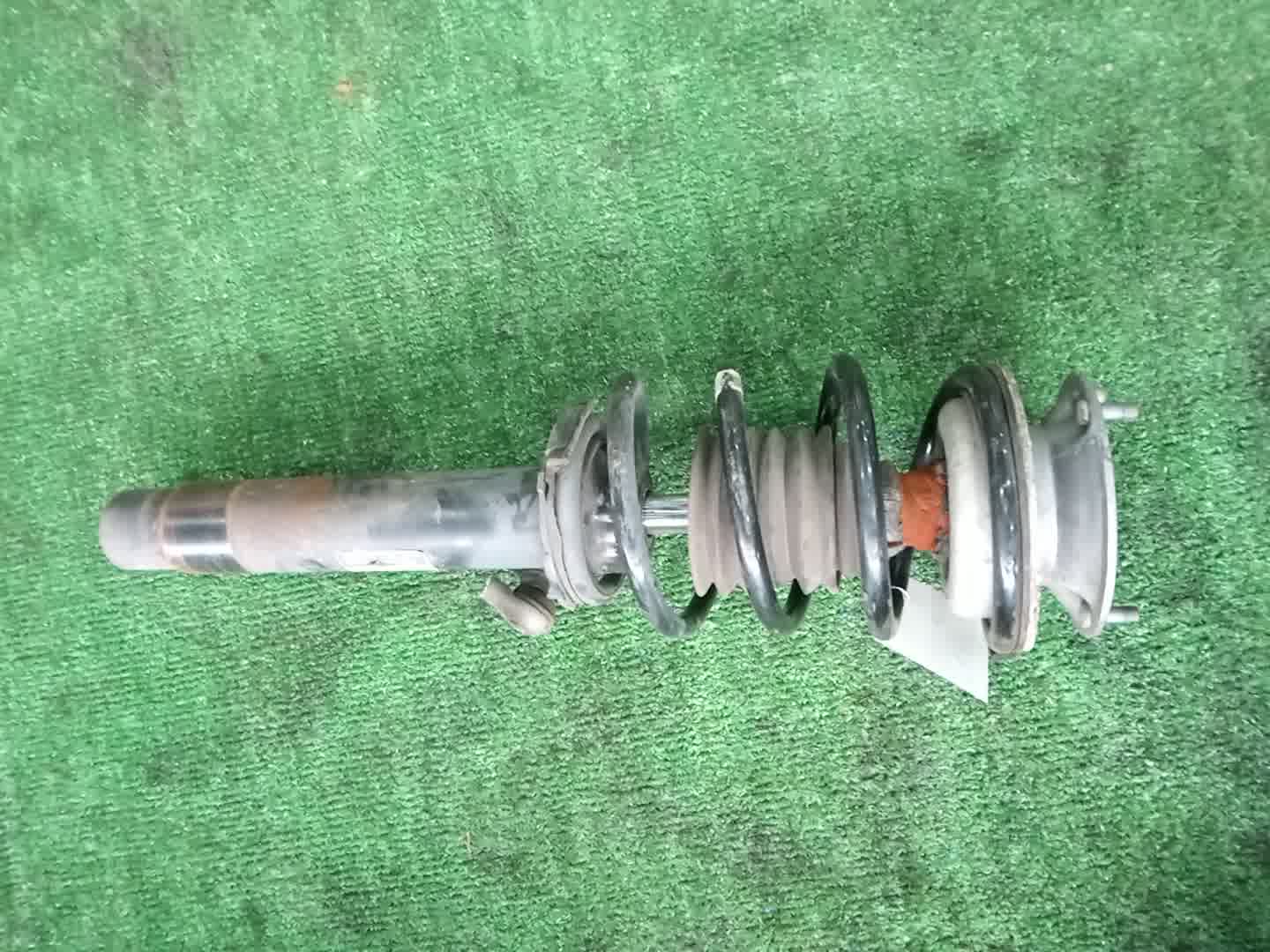 Стойка правая передняя BMW X1 E84 N20B20A 1 ракурс