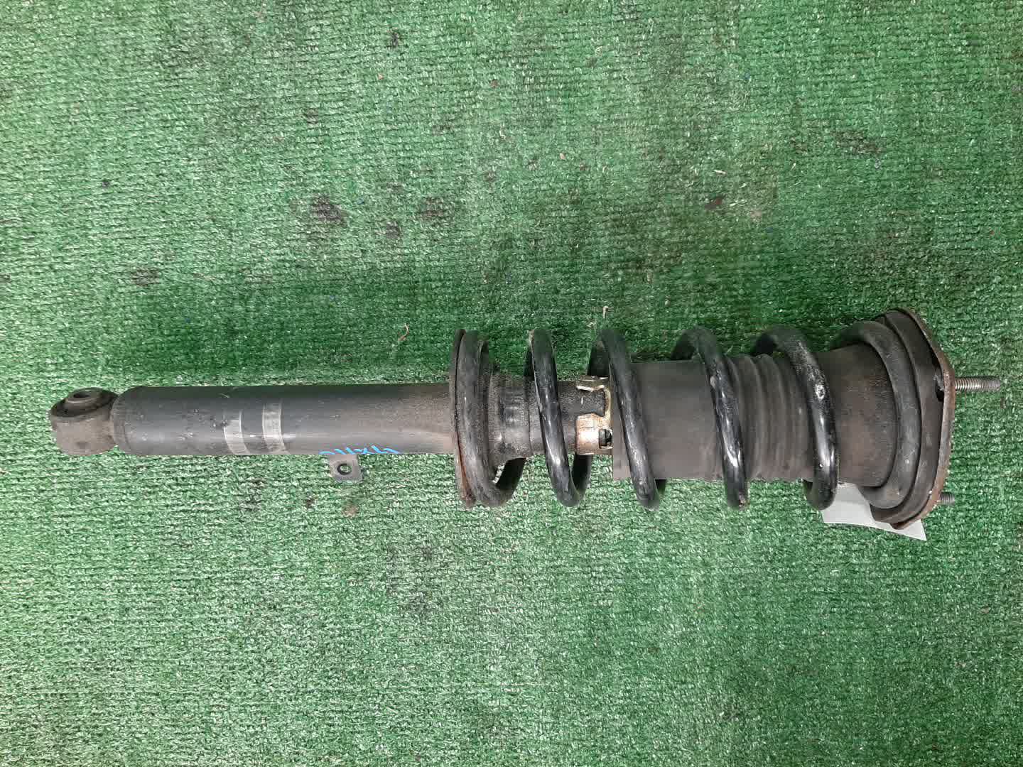 Стойка правая передняя TOYOTA BREVIS, CROWN, MARK II BLIT, PROGRES, VEROSSA, MARK II, CROWN ESTATE JCG10, JCG11, GS171, JZS175, JZS171, JKS175, JZX110W, GX110W, GX110, JZX110 1JZ-FSE, 2JZ-FSE, 1G-FE, 1JZ-GE 1 ракурс Стойка правая передняя TOYOTA BREVIS, CROWN, MARK II BLIT, PROGRES, VEROSSA, MARK II, CROWN ESTATE JCG10, JCG11, GS171, JZS175, JZS171, JKS175, JZX110W, GX110W, GX110, JZX110 1JZ-FSE, 2JZ-FSE, 1G-FE, 1JZ-GE 1 ракурс