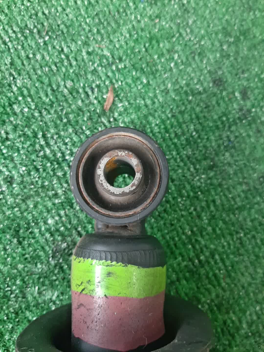 Стойка левая задняя TOYOTA BREVIS, CROWN, PROGRES, ALTEZZA, VEROSSA, MARK II JCG10, JCG11, JCG15, GS171, JZS175, JZS171, JZS173, JZS179, JKS175, GXE10, SXE10, JCE10, GXE15, JCE15, GX110, JZX110, GX115, JZX115 1JZ-FSE, 2JZ-FSE, 1G-FE, 1JZ-GE, 2JZ-GE, 