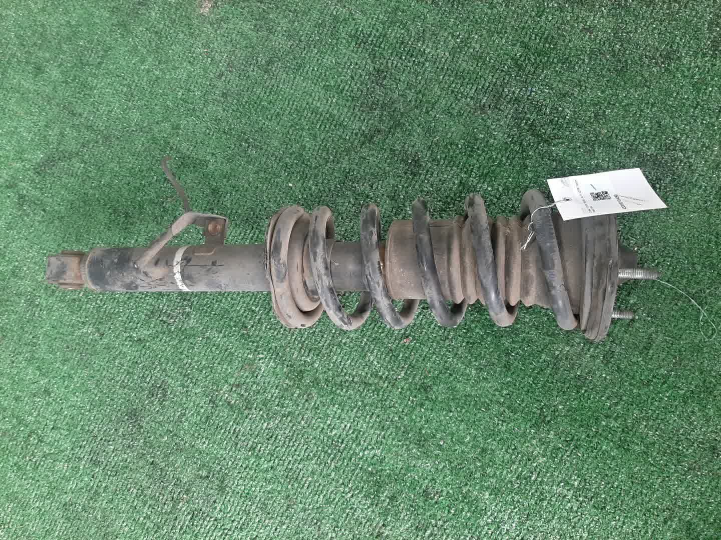 Стойка левая передняя TOYOTA BREVIS, CROWN, MARK II BLIT, PROGRES, VEROSSA, MARK II, CROWN ESTATE JCG10, JCG11, GS171, JZS175, JZS171, JKS175, JZX110W, GX110W, GX110, JZX110 1JZ-FSE, 2JZ-FSE, 1G-FE, 1JZ-GE 1 ракурс Стойка левая передняя TOYOTA BREVIS, CROWN, MARK II BLIT, PROGRES, VEROSSA, MARK II, CROWN ESTATE JCG10, JCG11, GS171, JZS175, JZS171, JKS175, JZX110W, GX110W, GX110, JZX110 1JZ-FSE, 2JZ-FSE, 1G-FE, 1JZ-GE 1 ракурс