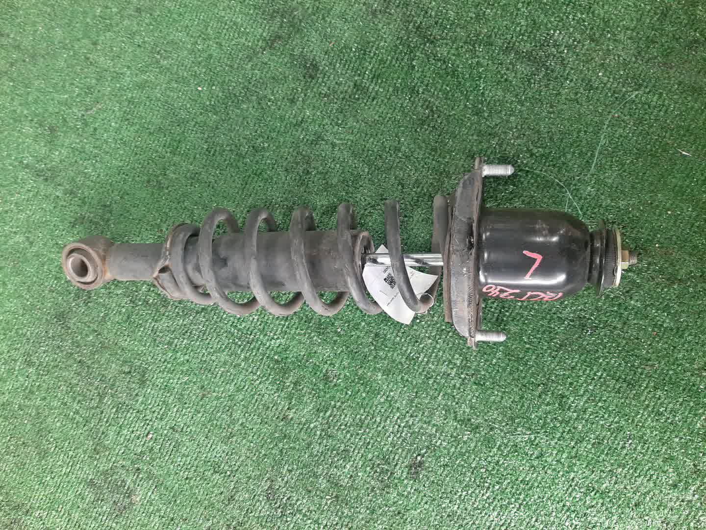 Стойка левая задняя TOYOTA COROLLA, OPA, PREMIO, PRIUS, COROLLA SPACIO, VISTA, ALLION, COROLLA FIELDER, ALLEX, COROLLA RUNX, SIENTA, WILL VS, VISTA ARDEO, COROLLA  AXIO NZE121, NZE120, NZE141, ZZE122, CE121, ZZE123, ACT10, ZCT10, ZZT240, NZT240, AZT2