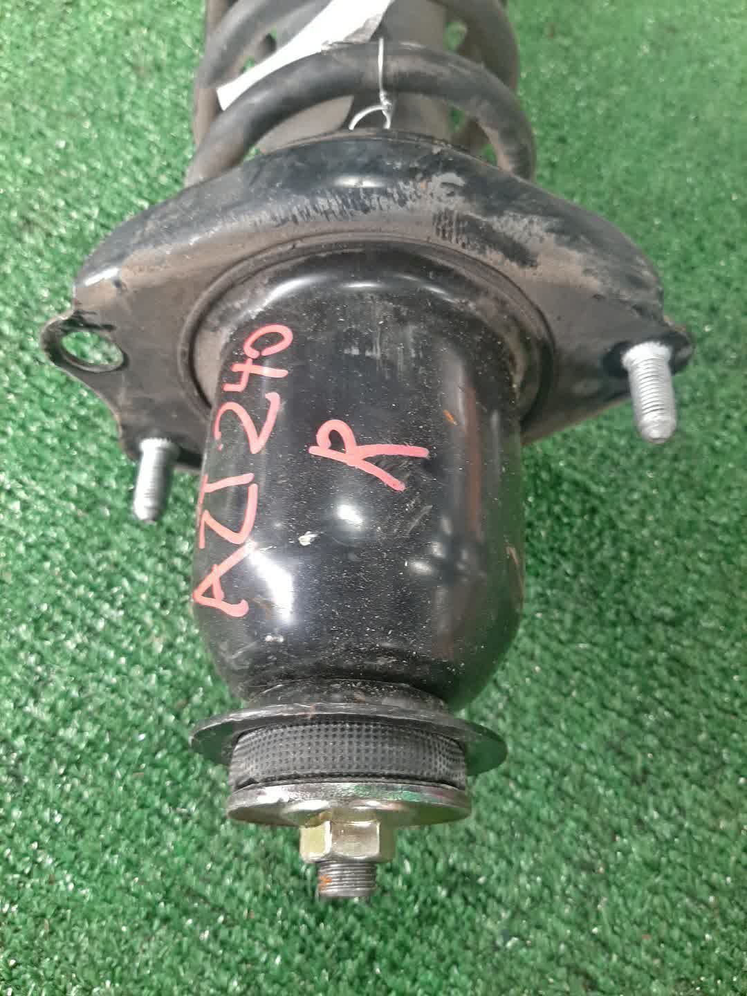 Стойка правая задняя TOYOTA COROLLA, OPA, PREMIO, PRIUS, COROLLA SPACIO, VISTA, ALLION, COROLLA FIELDER, ALLEX, COROLLA RUNX, SIENTA, WILL VS, VISTA ARDEO, COROLLA  AXIO NZE121, NZE120, NZE141, ZZE122, CE121, ZZE123, ACT10, ZCT10, ZZT240, NZT240, AZT