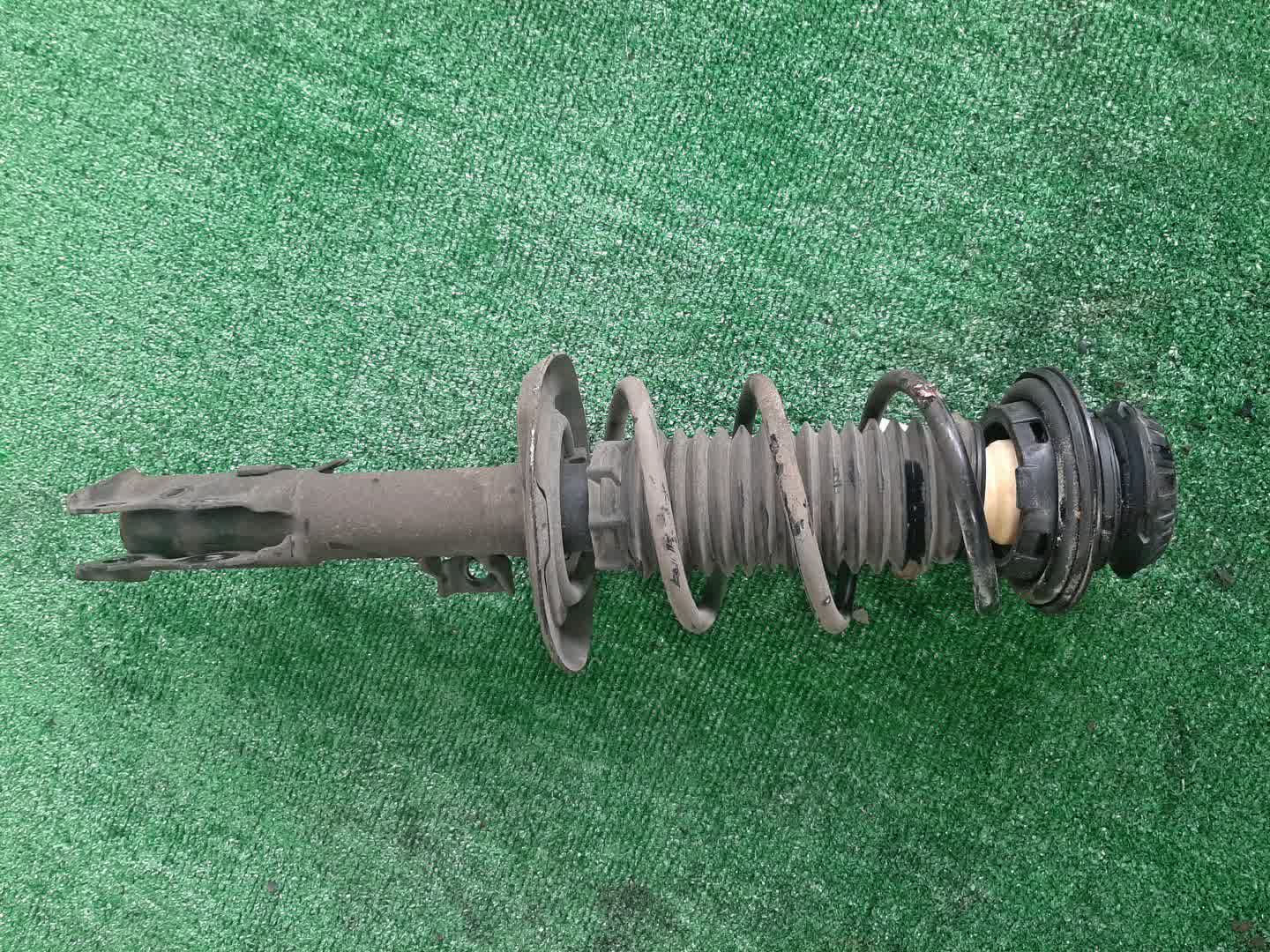 Стойка правая передняя TOYOTA AQUA MXPK11 M15A-FXE 1 ракурс