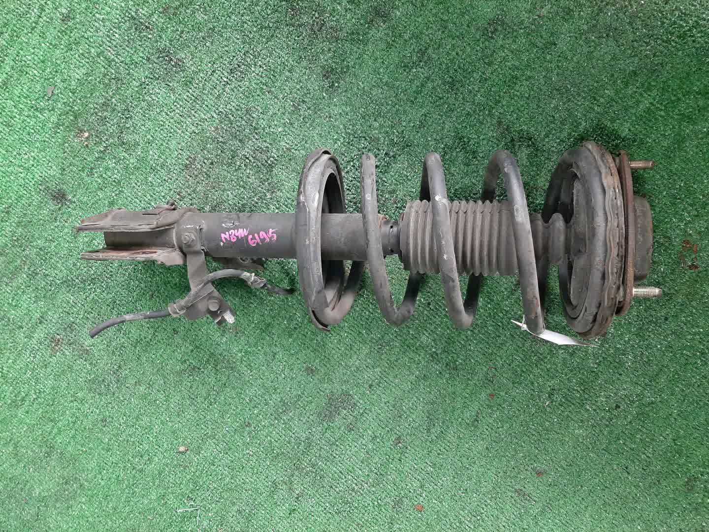 Стойка левая передняя MITSUBISHI CHARIOT GRANDIS, RVR, CHARIOT N84W, N94W, N96W, N86W, N71W, N61W 4G64, 6G72, 4G93 1 ракурс