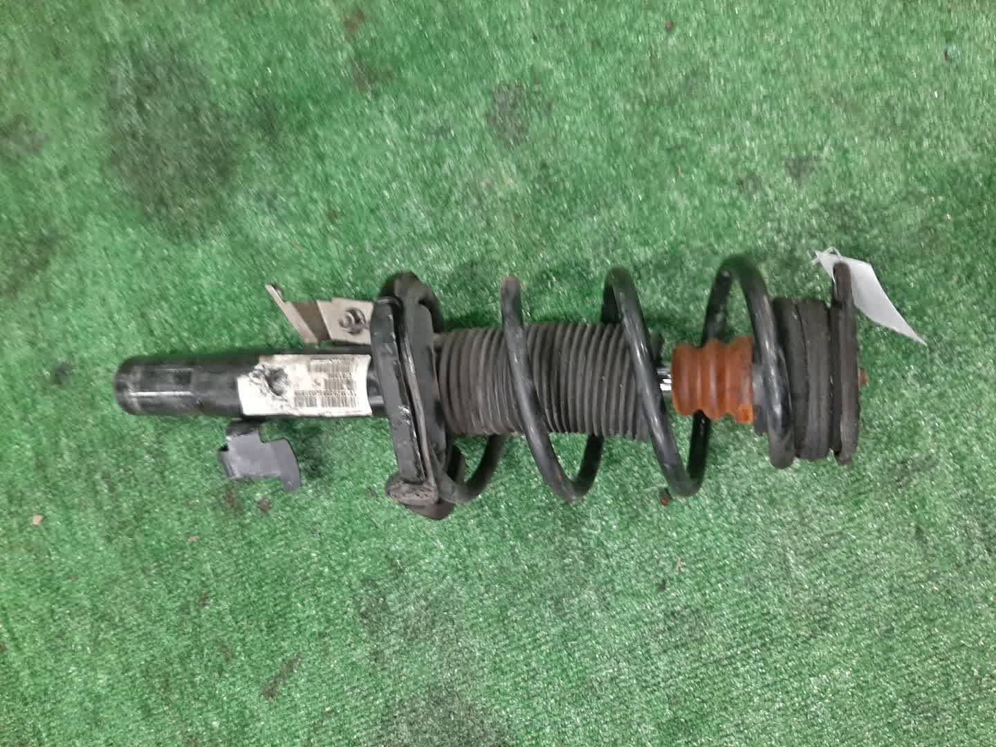 Стойка правая передняя VOLVO V40 MV B5204T 1 ракурс Стойка правая передняя VOLVO V40 MV B5204T 1 ракурс