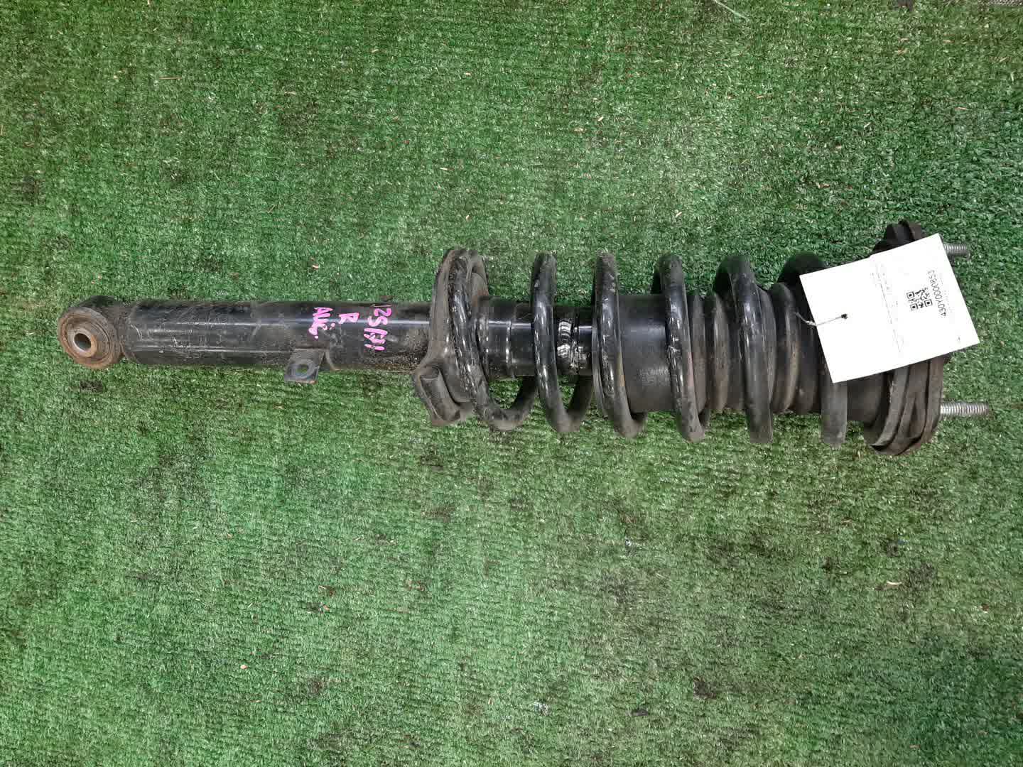 Стойка правая передняя TOYOTA BREVIS, CROWN, MARK II BLIT, PROGRES, VEROSSA, MARK II, CROWN ESTATE JCG10, JCG11, GS171, JZS175, JZS171, JKS175, JZX110W, GX110W, GX110, JZX110 1JZ-FSE, 2JZ-FSE, 1G-FE, 1JZ-GE 1 ракурс Стойка правая передняя TOYOTA BREVIS, CROWN, MARK II BLIT, PROGRES, VEROSSA, MARK II, CROWN ESTATE JCG10, JCG11, GS171, JZS175, JZS171, JKS175, JZX110W, GX110W, GX110, JZX110 1JZ-FSE, 2JZ-FSE, 1G-FE, 1JZ-GE 1 ракурс