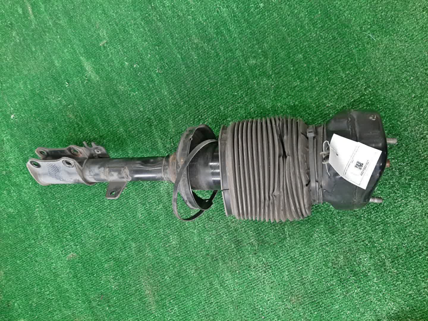 Стойка левая задняя TOYOTA HARRIER GSU31W 2GR-FE 1 ракурс Стойка левая задняя TOYOTA HARRIER GSU31W 2GR-FE 1 ракурс