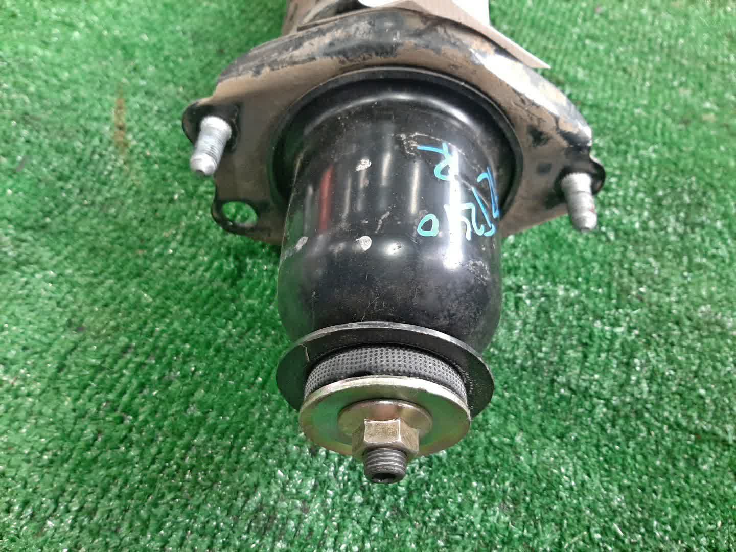 Стойка правая задняя TOYOTA COROLLA, OPA, PREMIO, PRIUS, COROLLA SPACIO, VISTA, ALLION, COROLLA FIELDER, ALLEX, COROLLA RUNX, SIENTA, WILL VS, VISTA ARDEO, COROLLA  AXIO NZE121, NZE120, NZE141, ZZE122, CE121, ZZE123, ACT10, ZCT10, ZZT240, NZT240, AZT