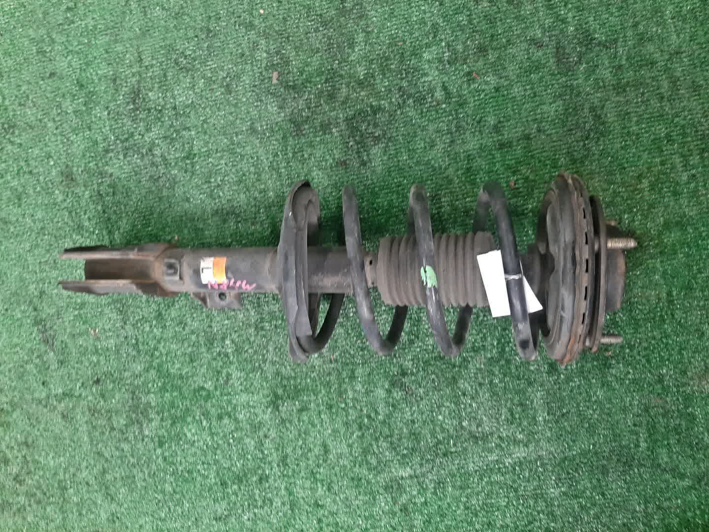 Стойка левая передняя MITSUBISHI CHARIOT GRANDIS, RVR, CHARIOT N84W, N94W, N96W, N86W, N71W, N61W 4G64, 6G72, 4G93 1 ракурс