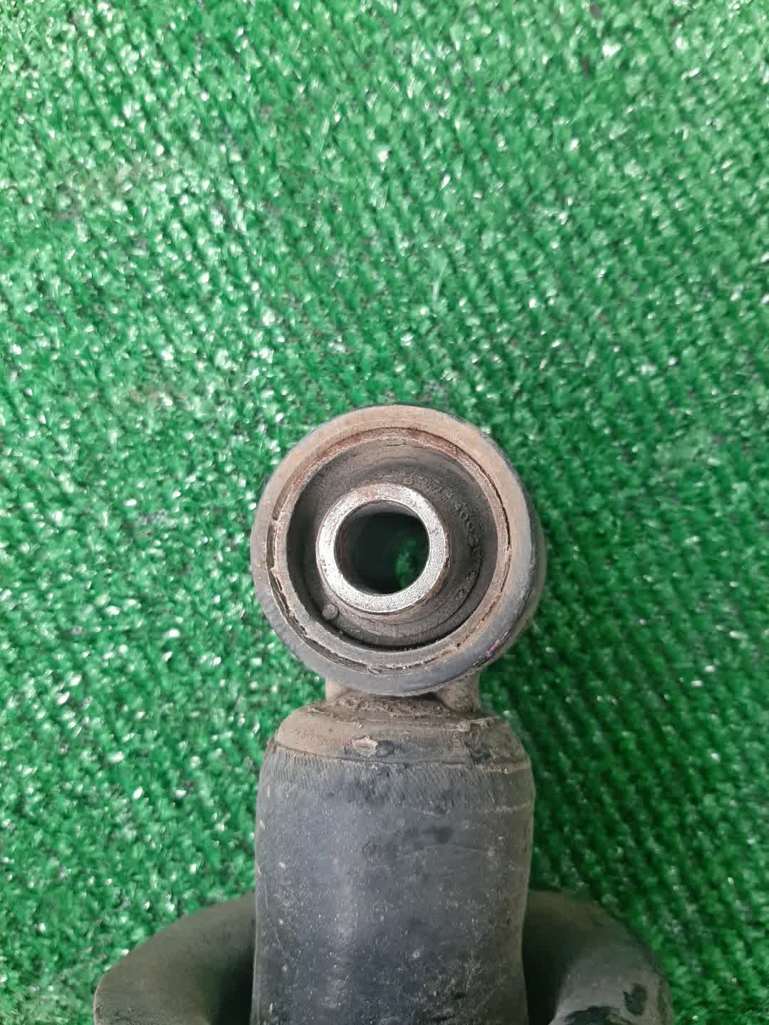 Стойка левая задняя TOYOTA BREVIS, CROWN, PROGRES, ALTEZZA, VEROSSA, MARK II JCG10, JCG11, JCG15, GS171, JZS175, JZS171, JZS173, JZS179, JKS175, GXE10, SXE10, JCE10, GXE15, JCE15, GX110, JZX110, GX115, JZX115 1JZ-FSE, 2JZ-FSE, 1G-FE, 1JZ-GE, 2JZ-GE, 