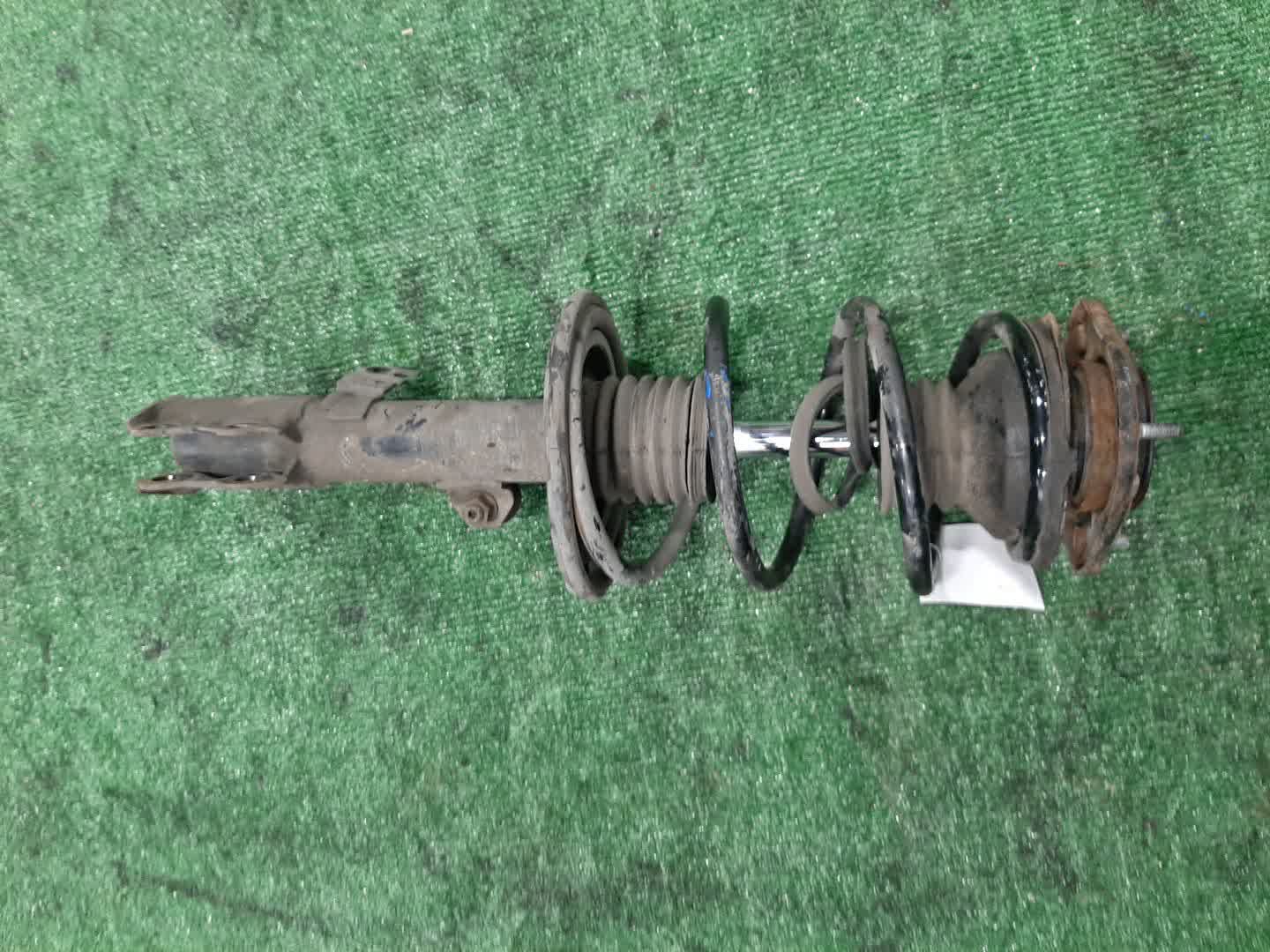 Стойка левая передняя TOYOTA COROLLA, PREMIO, COROLLA SPACIO, WISH, ALLION, COROLLA FIELDER, ALLEX, COROLLA RUNX, WILL VS, COROLLA  AXIO ZZE124, NZE121, NZE120, ZZE122, NZE124, CE121, ZRT265, ZZT240, NZT240, ZRT260, ZZT245, NZT260, ZRT261, NZE121N, Z