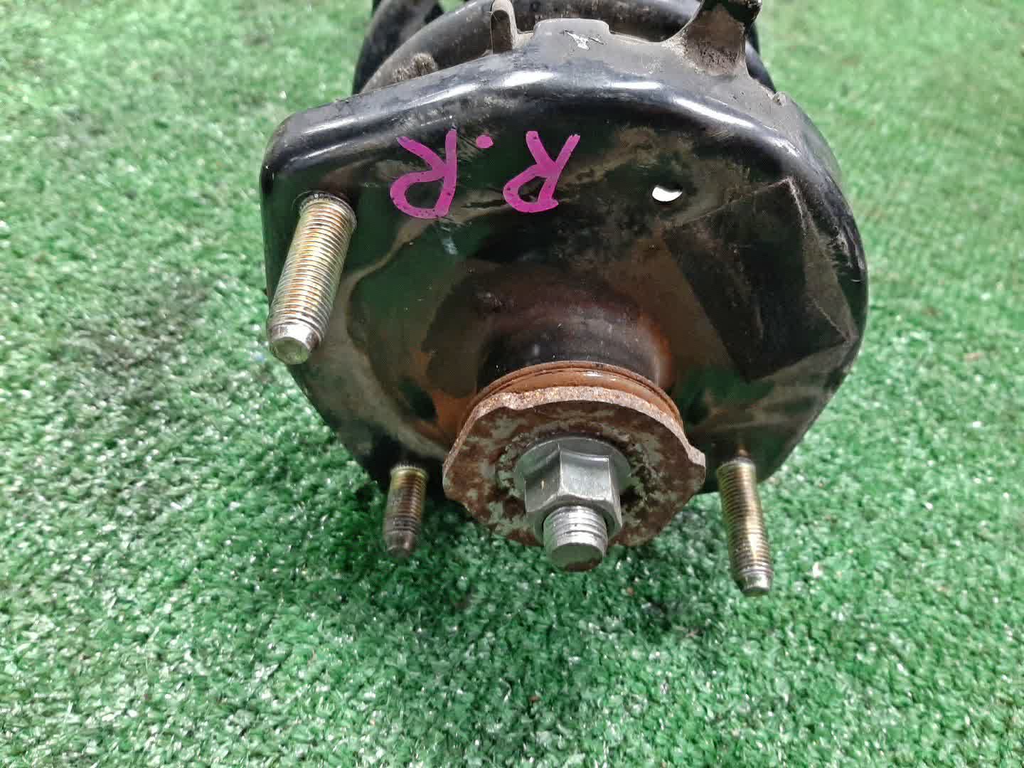 Стойка правая задняя MAZDA FAMILIA BJ5W, BJ5P, BJEP, BJFW, BJ8W, BJ3P, BJFP ZL-DE, RF, FS-ZE, FP-DE, B3 2 ракурс