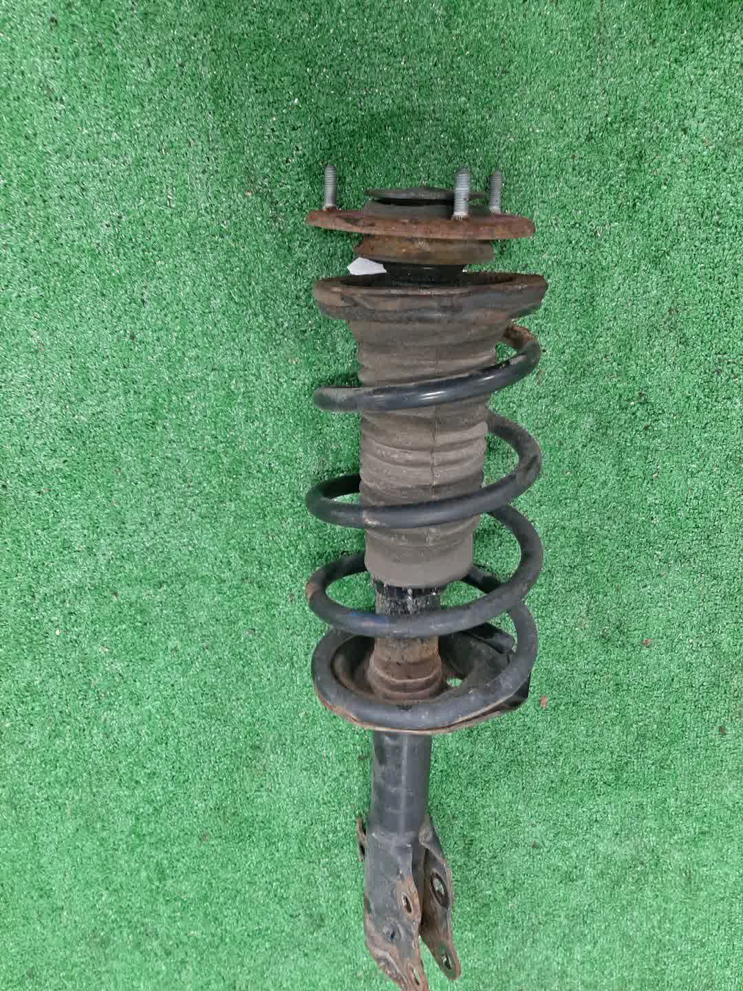 Стойка правая передняя TOYOTA SIENTA NCP81G, NCP85G 1NZ-FE 1 ракурс
