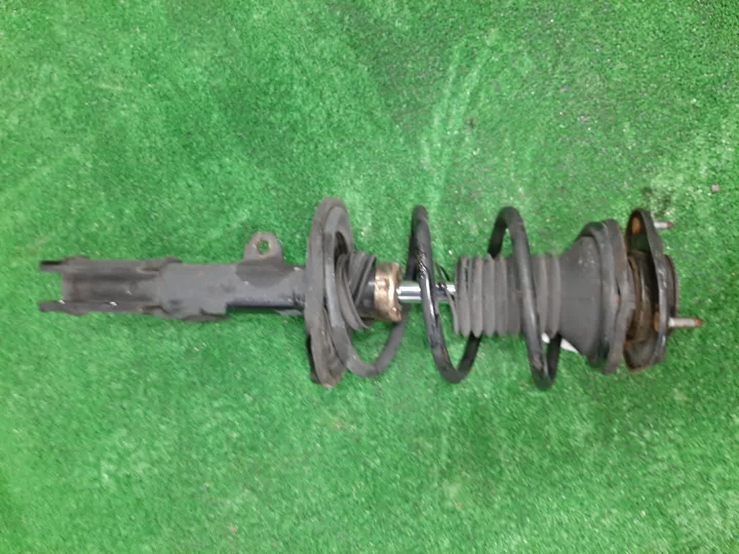 Стойка правая передняя TOYOTA VOLTZ ZZE137 2ZZ-GE 1 ракурс