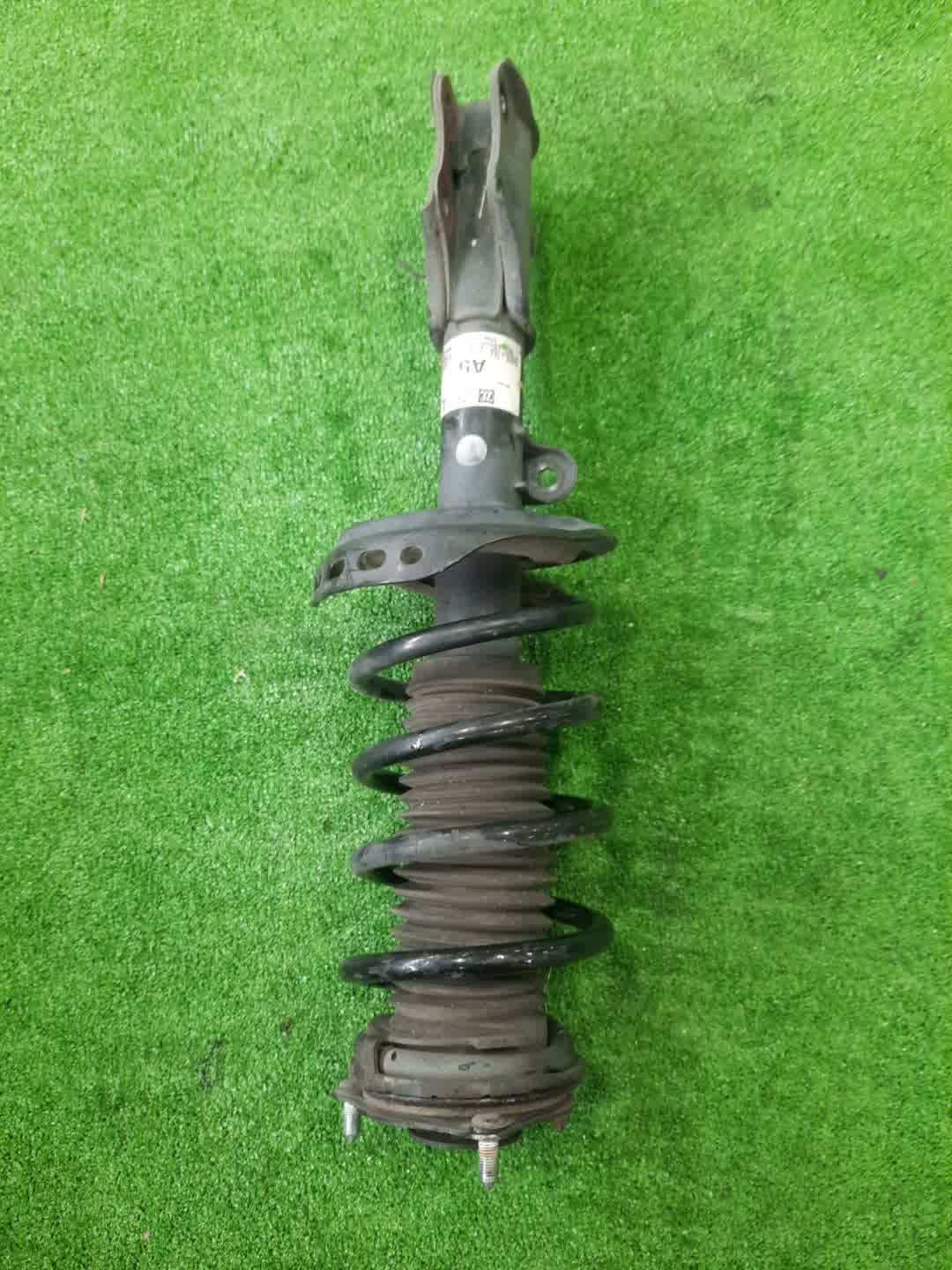 Стойка левая передняя HONDA ODYSSEY RC1 K24W 1 ракурс Стойка левая передняя HONDA ODYSSEY RC1 K24W 1 ракурс