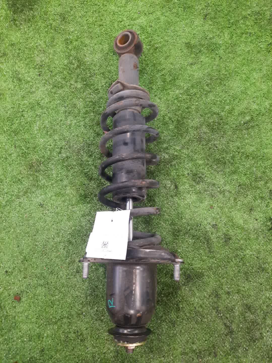 Стойка правая задняя TOYOTA COROLLA, OPA, PREMIO, PRIUS, COROLLA SPACIO, VISTA, ALLION, COROLLA FIELDER, ALLEX, COROLLA RUNX, SIENTA, WILL VS, VISTA ARDEO, COROLLA  AXIO NZE121, NZE120, NZE141, ZZE122, CE121, ZZE123, ACT10, ZCT10, ZZT240, NZT240, AZT