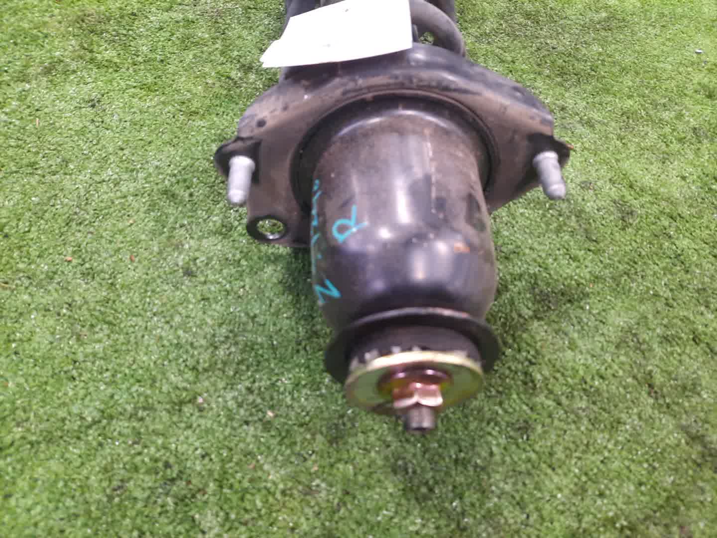 Стойка правая задняя TOYOTA COROLLA, OPA, PREMIO, PRIUS, COROLLA SPACIO, VISTA, ALLION, COROLLA FIELDER, ALLEX, COROLLA RUNX, SIENTA, WILL VS, VISTA ARDEO, COROLLA  AXIO NZE121, NZE120, NZE141, ZZE122, CE121, ZZE123, ACT10, ZCT10, ZZT240, NZT240, AZT