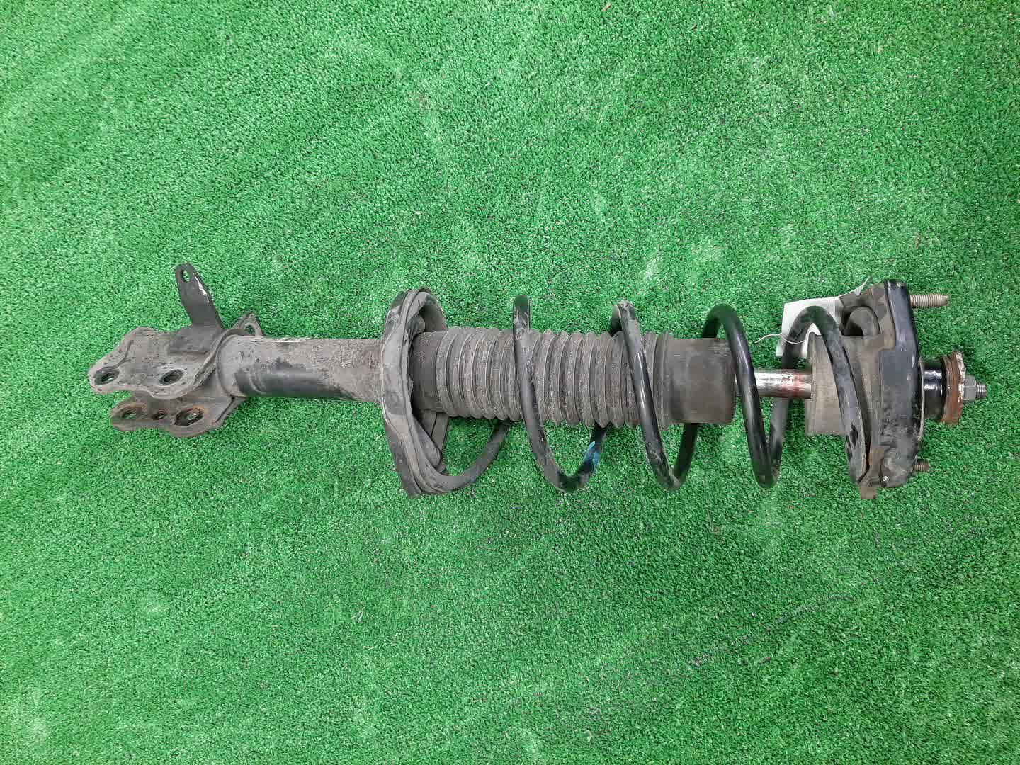 Стойка правая задняя MAZDA FAMILIA BJ5W, BJ5P, BJEP, BJFW, BJ8W, BJ3P, BJFP ZL-DE, RF, FS-ZE, FP-DE, B3 1 ракурс