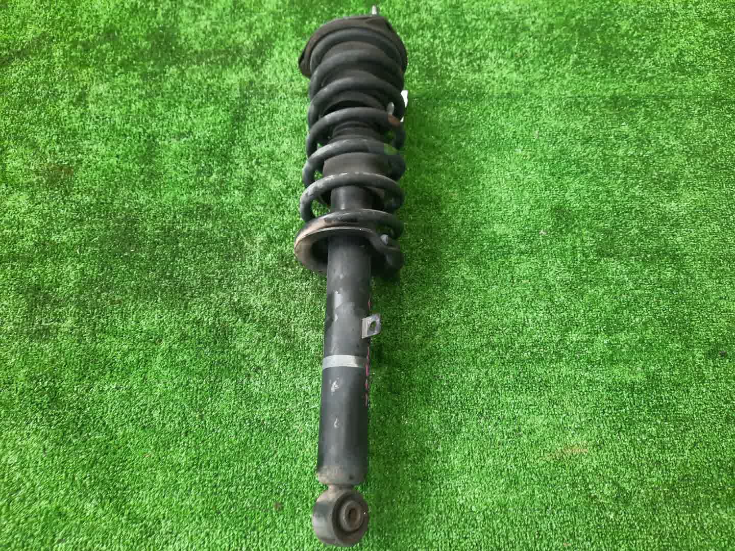 Стойка левая передняя TOYOTA BREVIS, CROWN, MARK II BLIT, PROGRES, VEROSSA, MARK II, CROWN ESTATE JCG10, JCG11, GS171, JZS175, JZS171, JKS175, JZX110W, GX110W, GX110, JZX110 1JZ-FSE, 2JZ-FSE, 1G-FE, 1JZ-GE 1 ракурс Стойка левая передняя TOYOTA BREVIS, CROWN, MARK II BLIT, PROGRES, VEROSSA, MARK II, CROWN ESTATE JCG10, JCG11, GS171, JZS175, JZS171, JKS175, JZX110W, GX110W, GX110, JZX110 1JZ-FSE, 2JZ-FSE, 1G-FE, 1JZ-GE 1 ракурс