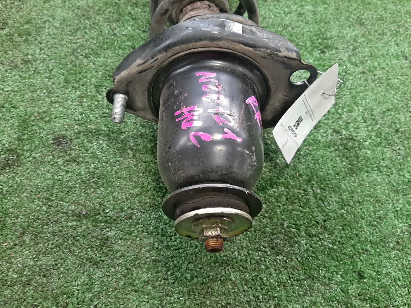 Стойка правая задняя TOYOTA COROLLA, OPA, PREMIO, COROLLA SPACIO, VISTA, ALLION, COROLLA FIELDER, ALLEX, COROLLA RUNX, SIENTA, WILL VS, VISTA ARDEO, COROLLA  AXIO NZE121, NZE120, NZE141, ZZE122, CE121, ZZE123, ACT10, ZCT10, ZZT240, NZT240, AZT240, NZ
