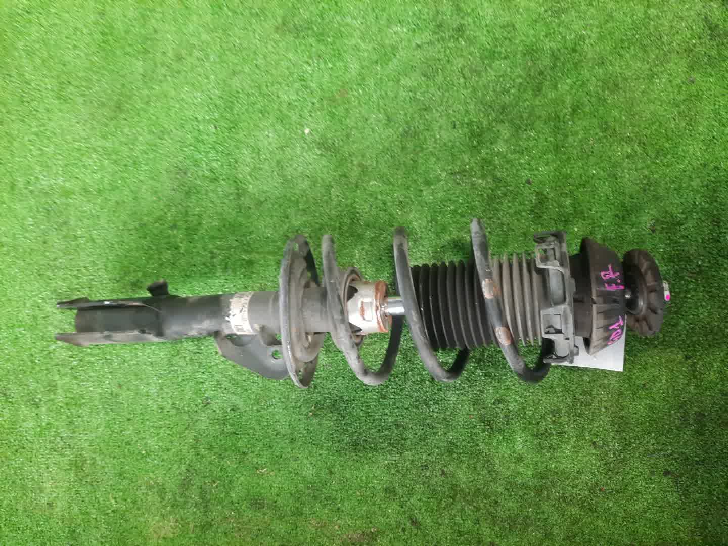 Стойка правая передняя HONDA FIT GD3, GD1 L15A, L13A 1 ракурс