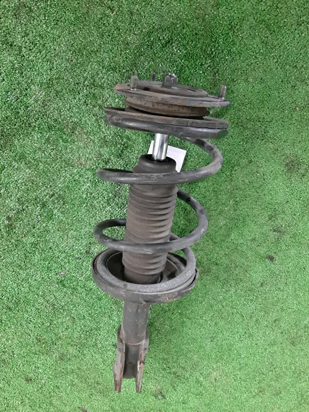 Стойка правая передняя SUZUKI AERIO RC51S, RB21S, RA21S, RD51S M18A, M15A 1 ракурс Стойка правая передняя SUZUKI AERIO RC51S, RB21S, RA21S, RD51S M18A, M15A 1 ракурс
