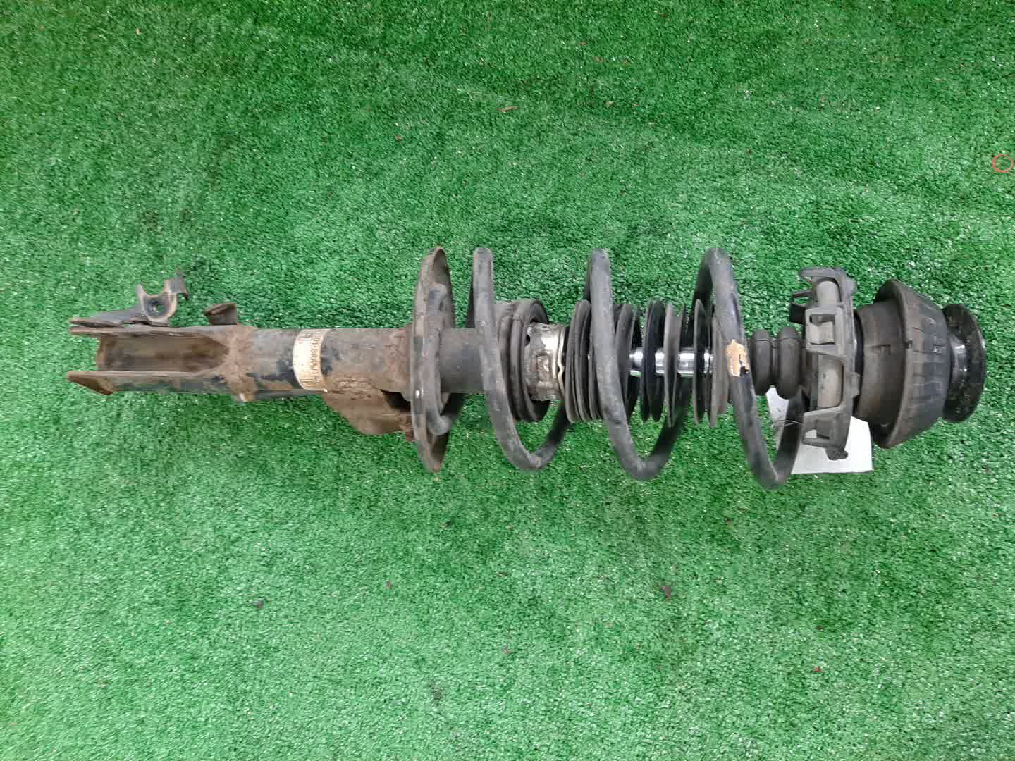 Стойка правая передняя HONDA FIT GD3, GD1 L15A, L13A 1 ракурс