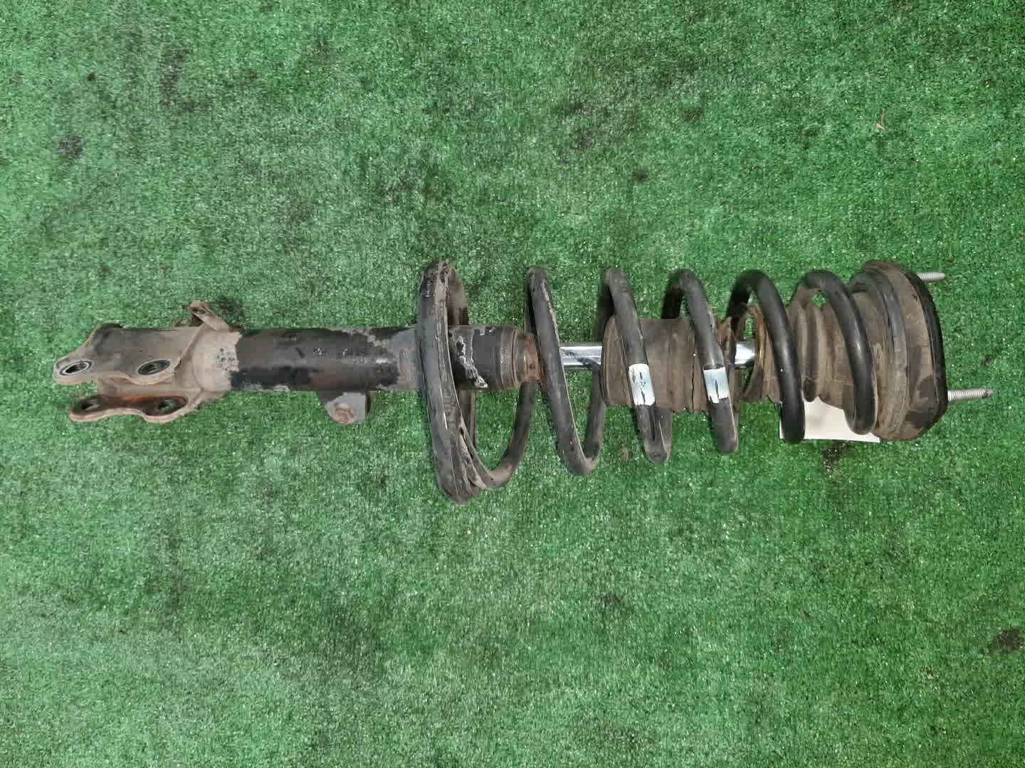 Стойка левая задняя TOYOTA HARRIER MCU15W, SXU15W, ACU15W 1MZ-FE, 5S-FE, 2AZ-FE 1 ракурс Стойка левая задняя TOYOTA HARRIER MCU15W, SXU15W, ACU15W 1MZ-FE, 5S-FE, 2AZ-FE 1 ракурс