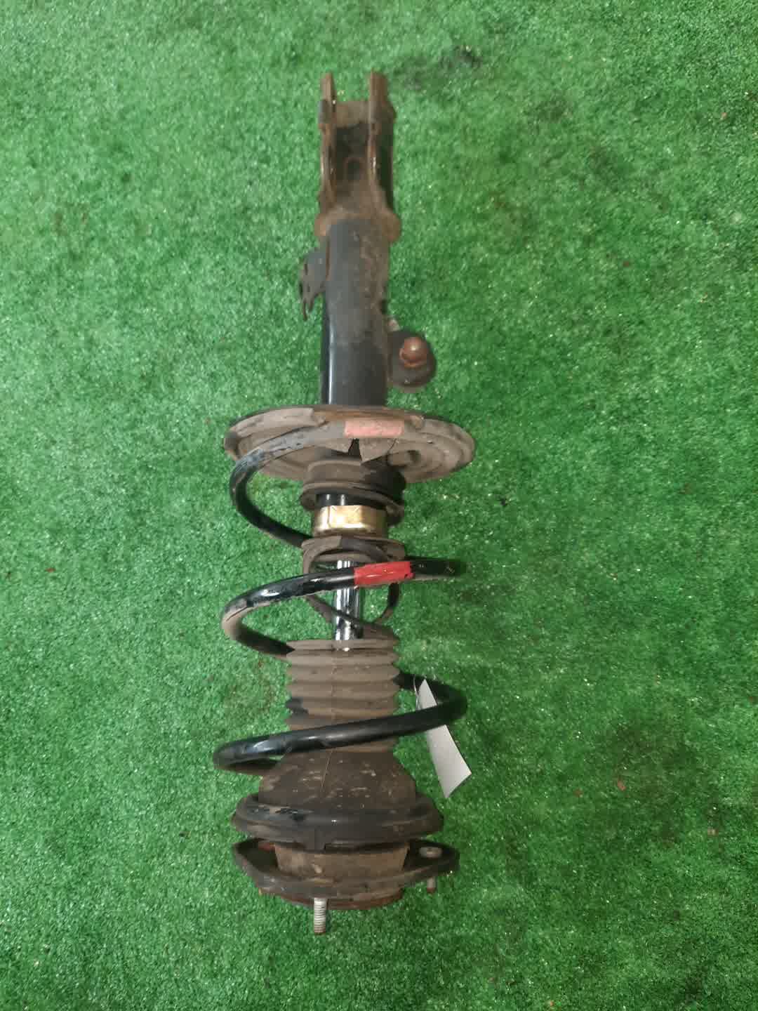 Стойка правая передняя TOYOTA COROLLA, PREMIO, COROLLA SPACIO, WISH, ALLION, COROLLA FIELDER, ALLEX, COROLLA RUNX, WILL VS, COROLLA  AXIO ZZE124, NZE121, NZE120, ZZE122, NZE124, CE121, ZRT265, ZZT240, NZT240, ZRT260, ZZT245, NZT260, ZRT261, NZE121N, 