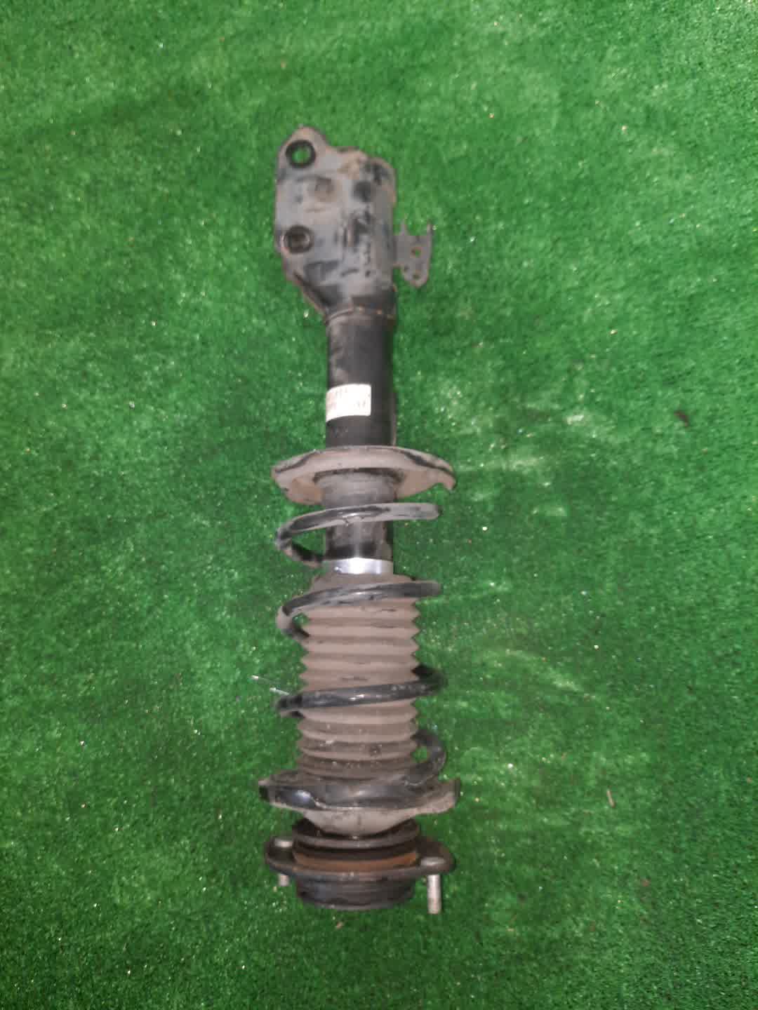 Стойка левая передняя DAIHATSU COPEN LA400K KF 1 ракурс