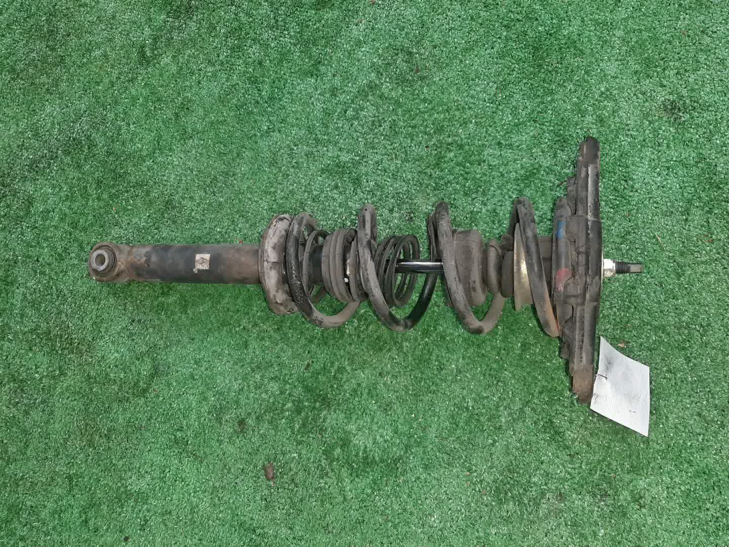 Стойка левая задняя NISSAN SUNNY, BLUEBIRD SYLPHY B15, G10 QG13DE, QG15DE, QG18DD, QG18DE 1 ракурс
