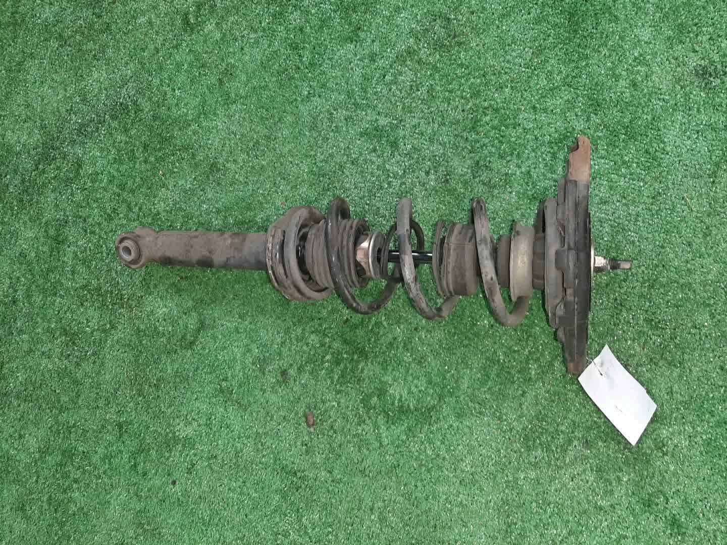 Стойка правая задняя NISSAN SUNNY, BLUEBIRD SYLPHY B15, G10 QG13DE, QG15DE, QG18DD, QG18DE 1 ракурс