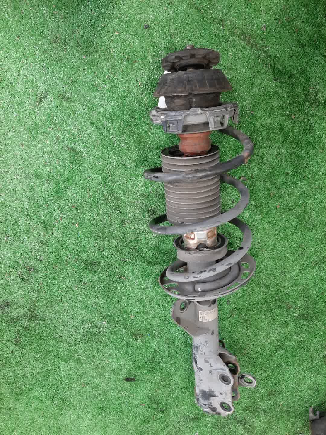 Стойка левая передняя HONDA FIT GD3, GD1 L15A, L13A 1 ракурс