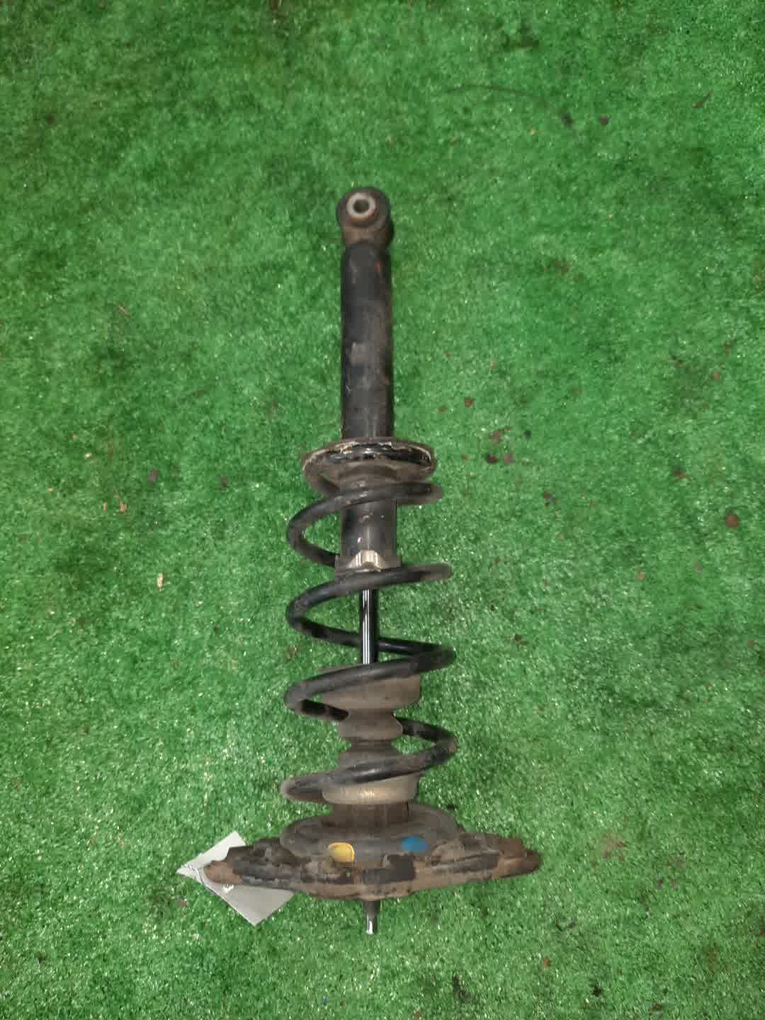 Стойка левая задняя NISSAN SUNNY, BLUEBIRD SYLPHY B15, G10 QG13DE, QG15DE, QG18DD, QG18DE 1 ракурс