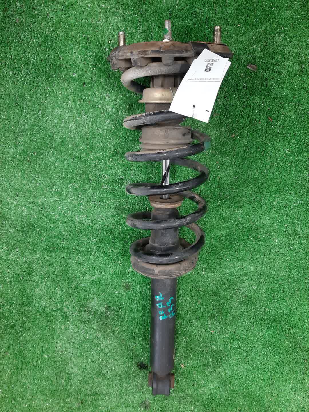 Стойка правая задняя NISSAN CEFIRO A33 VQ20DE, VQ25DD 1 ракурс