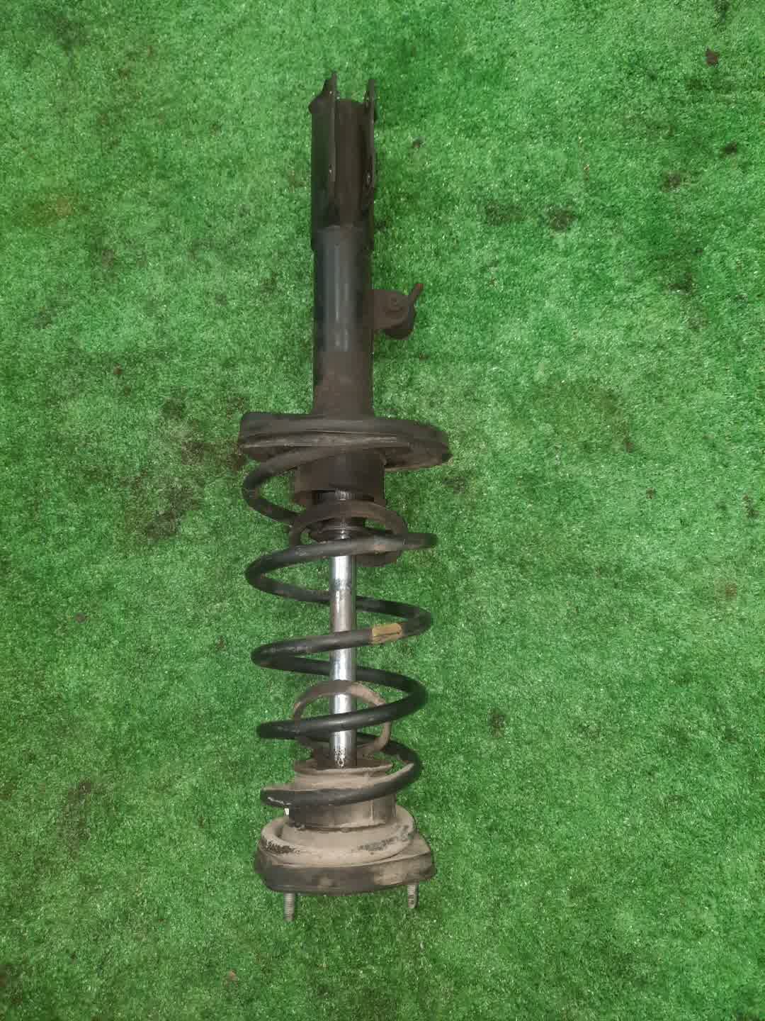 Стойка правая задняя TOYOTA CERES, COROLLA, COROLLA LEVIN, SPRINTER MARINO, SPRINTER, SPRINTER TRUENO, COROLLA FX AE100, AE101, AE111, AE110, EE101, EE111, EE108 5A-FE, 4A-FE, 4A-GE, 4E-FE, 3E 1 ракурс
