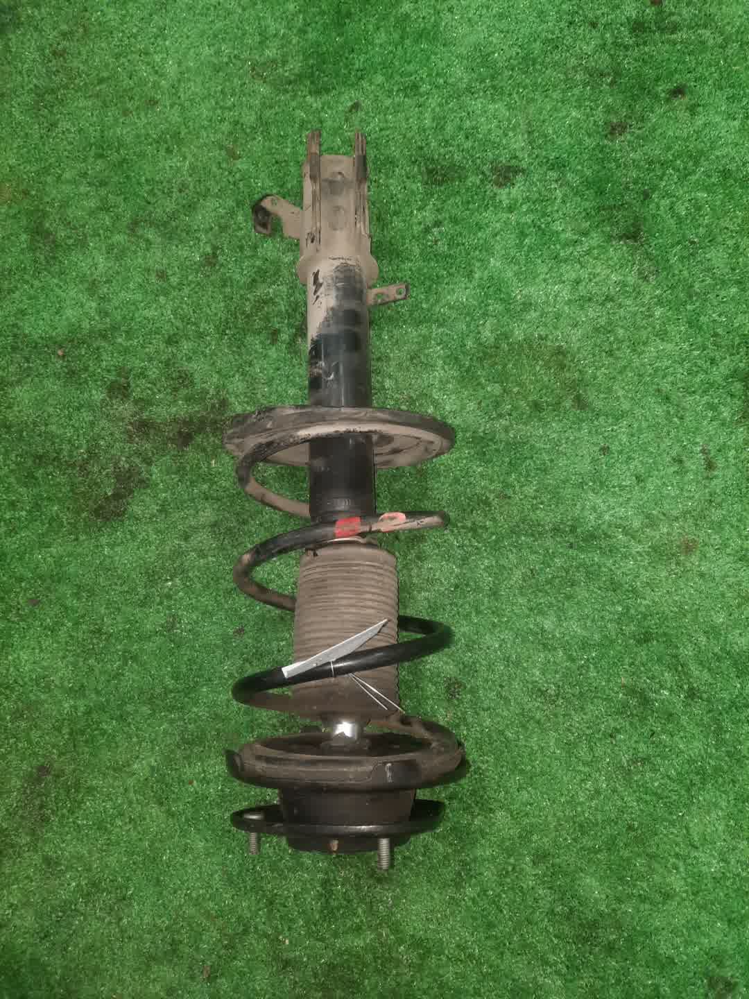 Стойка правая передняя TOYOTA SPRINTER CARIB, CERES, COROLLA, COROLLA LEVIN, SPRINTER MARINO, COROLLA SPACIO, SPRINTER, SPRINTER TRUENO AE111G, AE101, AE111, AE111N 4A-FE 1 ракурс