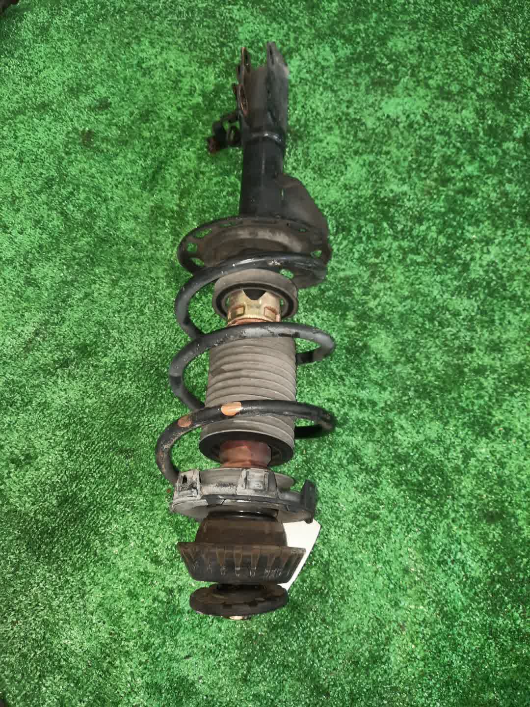 Стойка левая передняя HONDA FIT GD3, GD1 L15A, L13A 1 ракурс