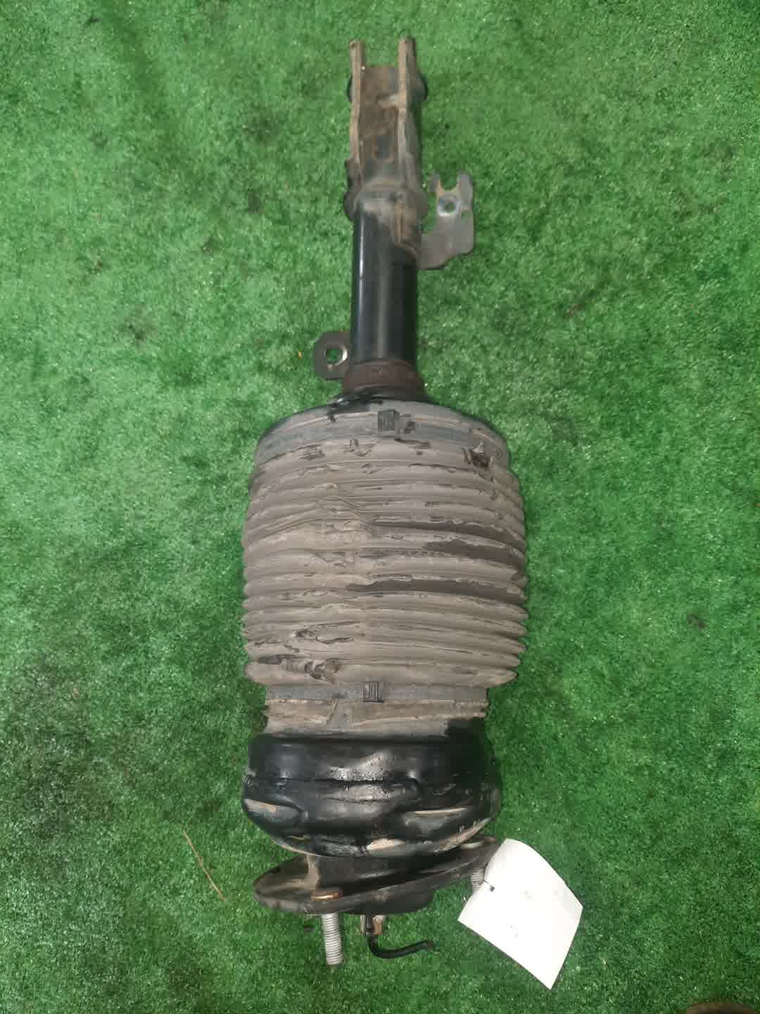 Стойка левая передняя TOYOTA HARRIER, RX350, RX300, RX330 GSU36W, MCU36W, MCU31W, GSU31W, GSU30, GSU35, MCU35, MCU38, MCU33 2GR-FE, 1MZ-FE, 3MZ-FE 1 ракурс Стойка левая передняя TOYOTA HARRIER, RX350, RX300, RX330 GSU36W, MCU36W, MCU31W, GSU31W, GSU30, GSU35, MCU35, MCU38, MCU33 2GR-FE, 1MZ-FE, 3MZ-FE 1 ракурс