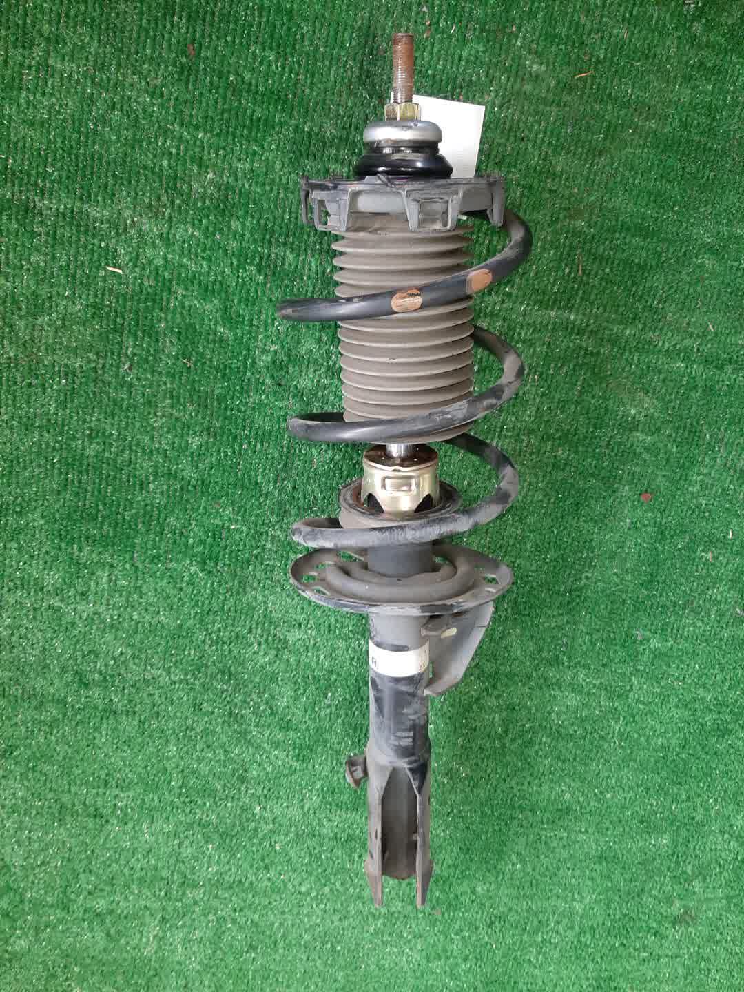 Стойка правая передняя HONDA FIT GD3, GD1 L15A, L13A 1 ракурс