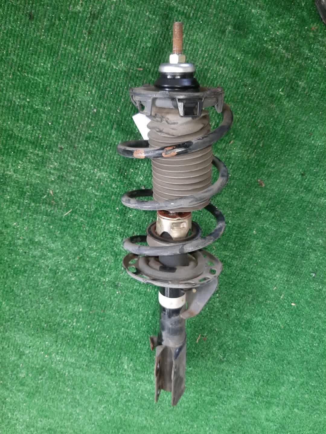 Стойка правая передняя HONDA FIT GD3, GD1 L15A, L13A 1 ракурс