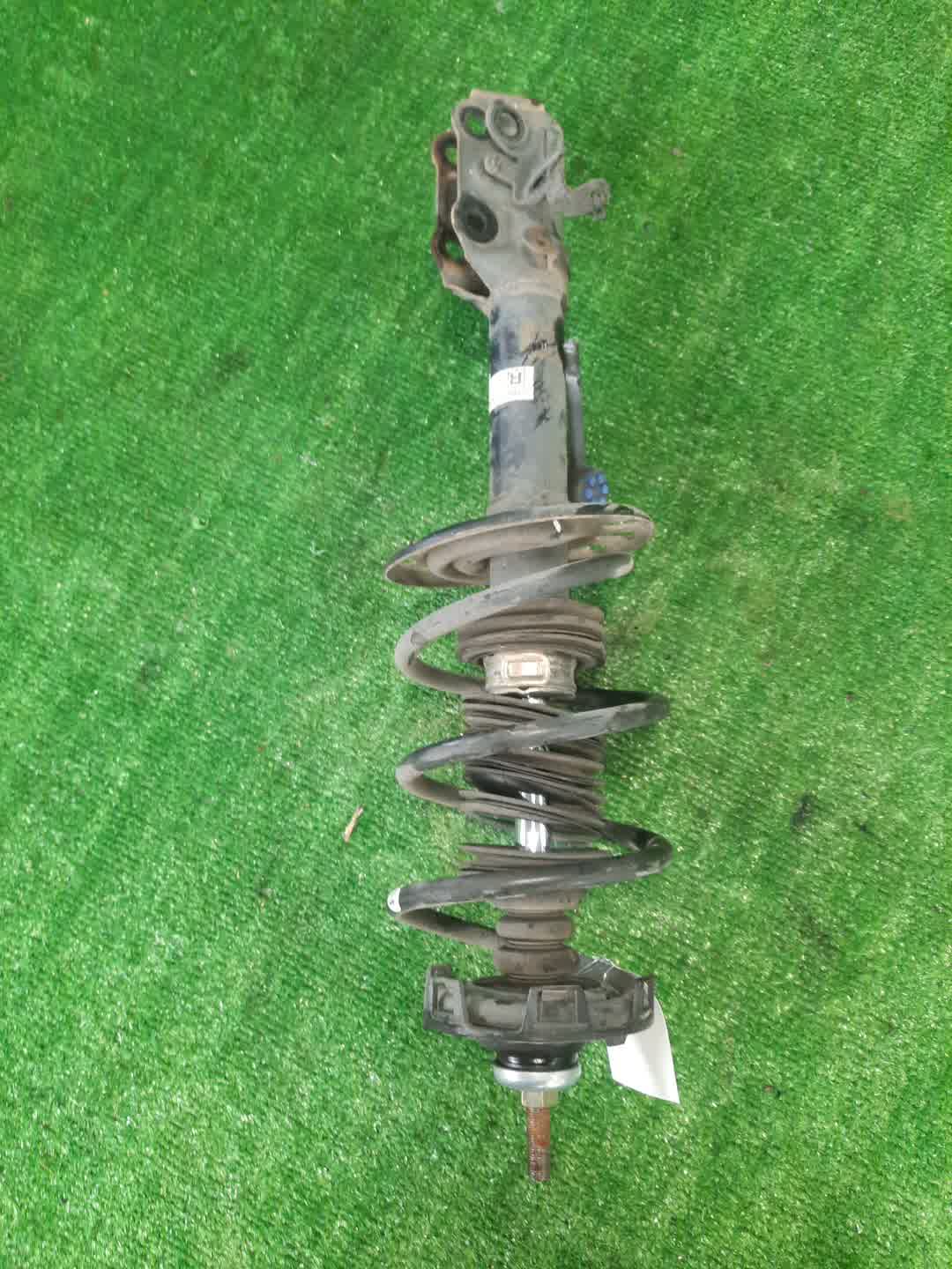 Стойка правая передняя HONDA FIT GD3, GD1 L15A, L13A 1 ракурс
