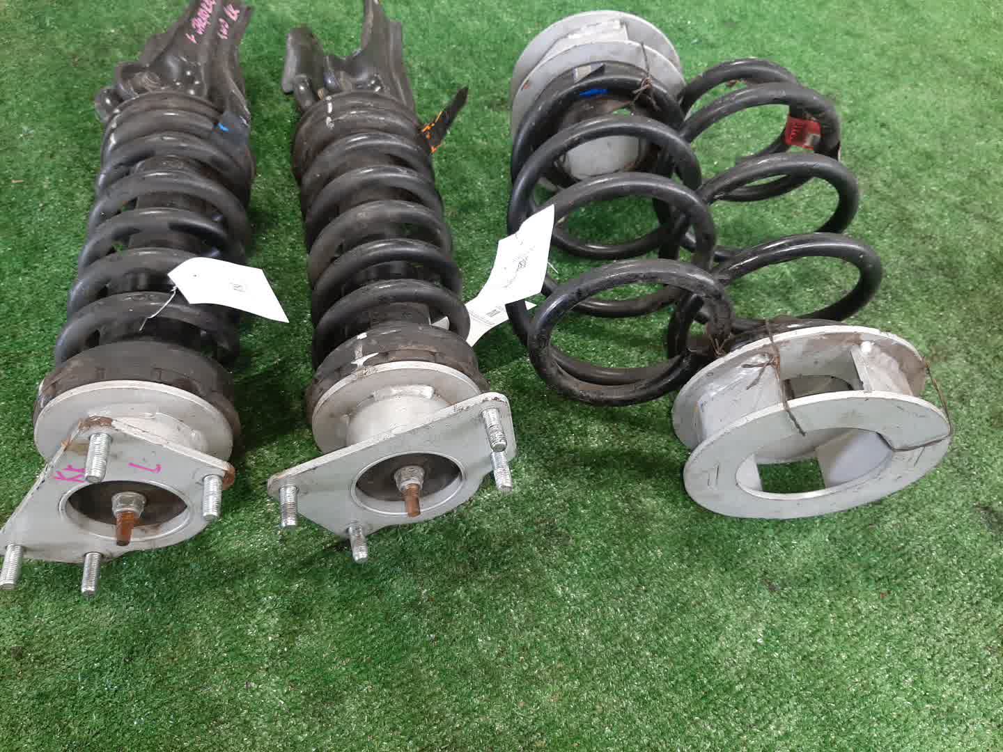 Стойка левая передняя JEEP CHEROKEE KK 2 ракурс