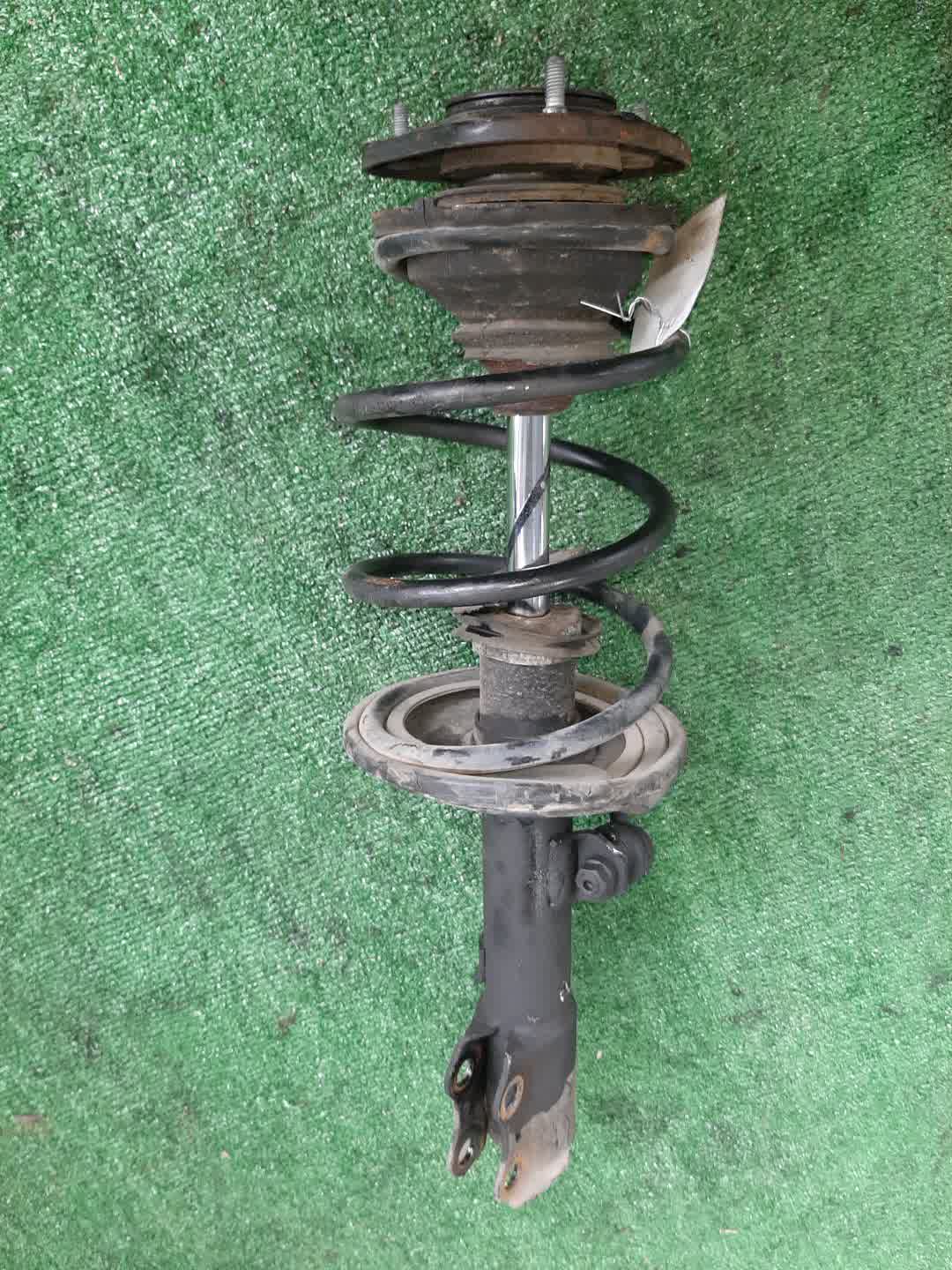Стойка левая передняя TOYOTA COROLLA, PREMIO, COROLLA SPACIO, WISH, ALLION, COROLLA FIELDER, ALLEX, COROLLA RUNX, WILL VS, COROLLA  AXIO ZZE124, NZE121, NZE120, ZZE122, NZE124, CE121, ZRT265, ZZT240, NZT240, ZRT260, ZZT245, NZT260, ZRT261, NZE121N, Z