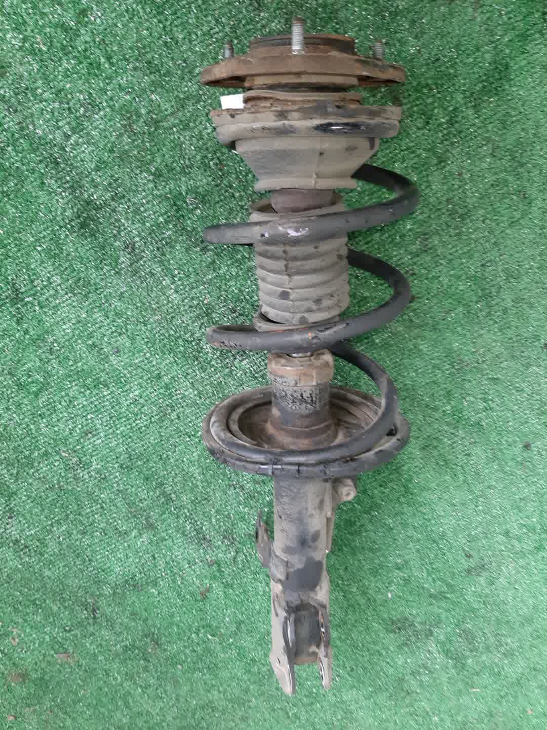 Стойка левая передняя TOYOTA COROLLA, PREMIO, COROLLA SPACIO, WISH, ALLION, COROLLA FIELDER, ALLEX, COROLLA RUNX, WILL VS, COROLLA  AXIO ZZE124, NZE121, NZE120, ZZE122, NZE124, CE121, ZRT265, ZZT240, NZT240, ZRT260, ZZT245, NZT260, ZRT261, NZE121N, Z