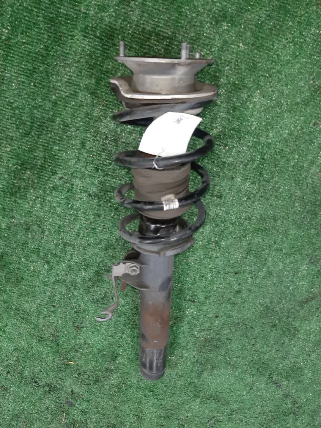 Стойка правая передняя BMW X1 E84 N46B20B 1 ракурс