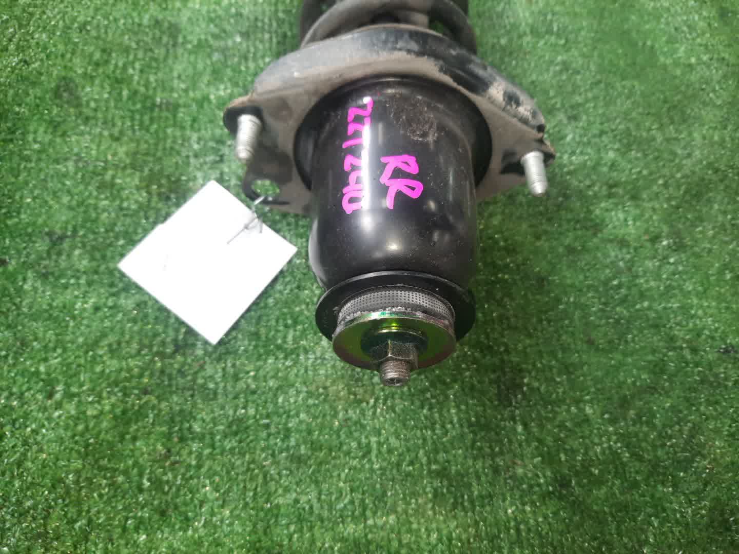 Стойка правая задняя TOYOTA COROLLA, OPA, PREMIO, PRIUS, COROLLA SPACIO, VISTA, ALLION, COROLLA FIELDER, ALLEX, COROLLA RUNX, SIENTA, WILL VS, VISTA ARDEO, COROLLA  AXIO NZE121, NZE120, NZE141, ZZE122, CE121, ZZE123, ACT10, ZCT10, ZZT240, NZT240, AZT